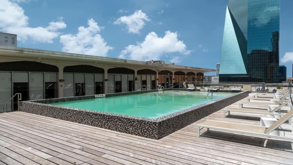 Downtown Dallas Cozysuites With Roof Pool, Gym #1 Exterior photo